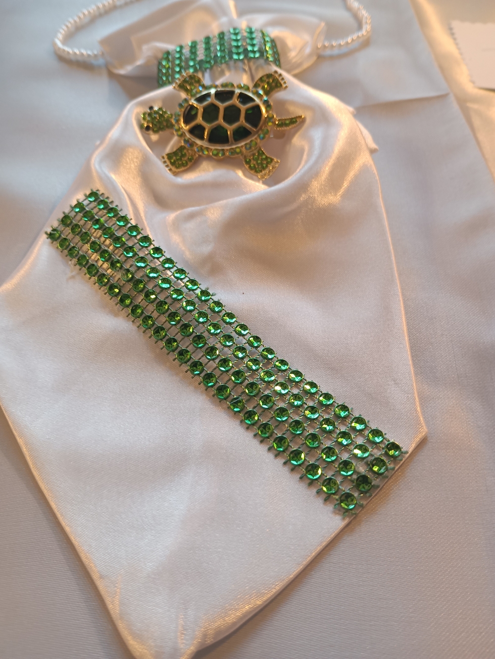 Green Crystal Turtle Brooch with Matching Cuff - Picture 4 of 6